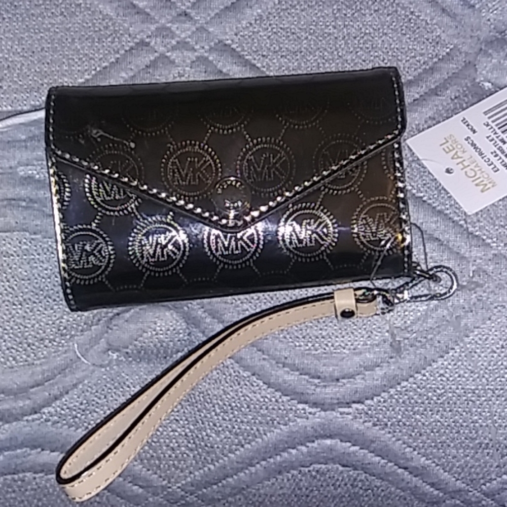 Michael Kors iPhone wristlet